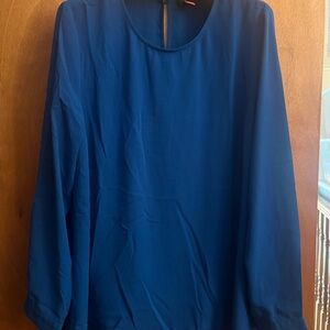 VINCE CAMUTO ROYAL Blue Top with long sleeves.